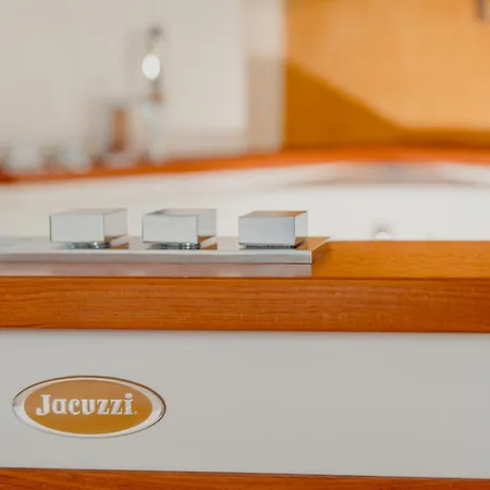 Aphrodite Luxury With Jacuzzi