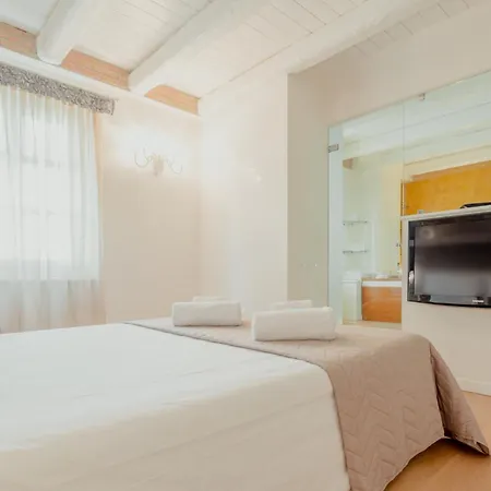 Aphrodite Luxury With Jacuzzi