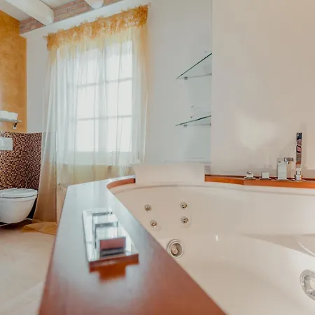 Aphrodite Luxury With Jacuzzi Apartman *