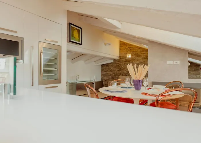 Aphrodite Luxury With Jacuzzi Daire Trieste