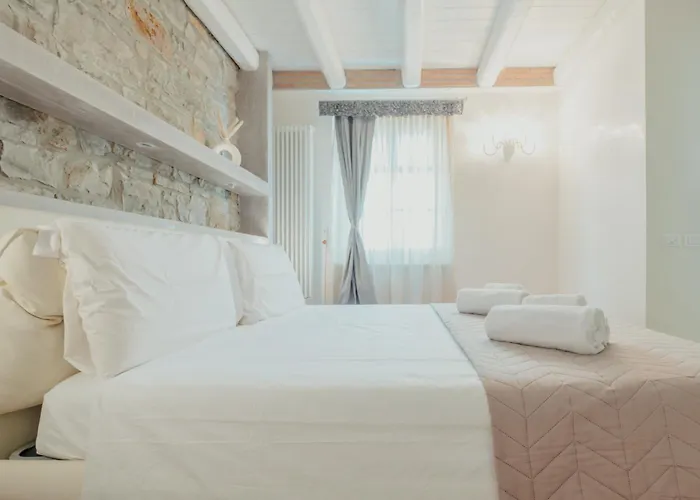 Aphrodite Luxury With Jacuzzi Daire Trieste